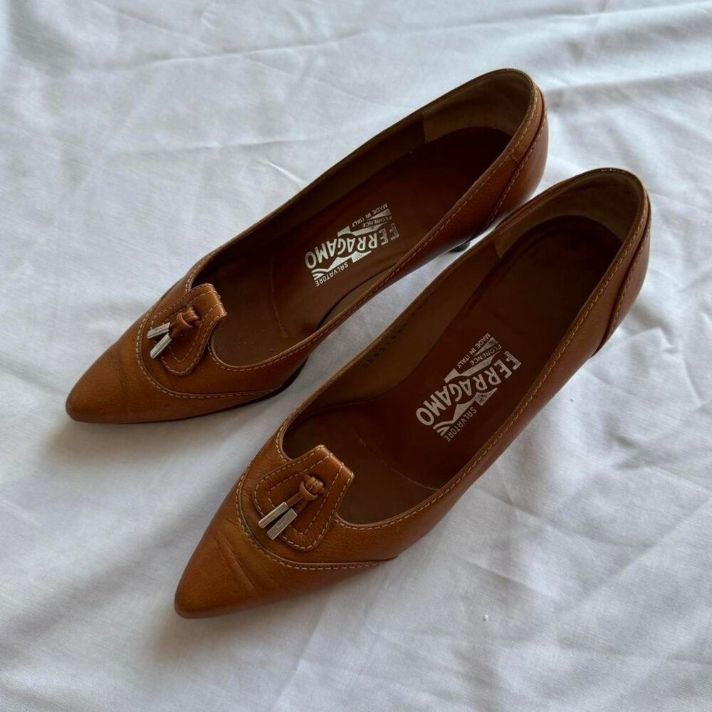 ferragamo brown leather kitten heels